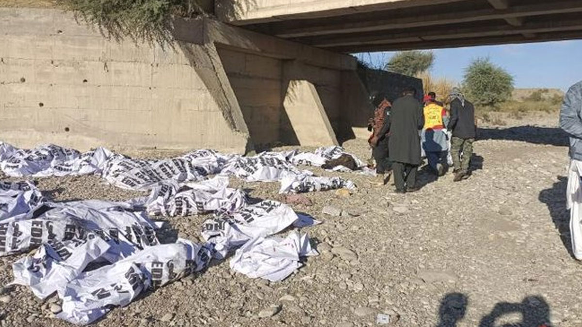 Balochistan Accident | पाकिस्तान: बलूचिस्तान में भयंकर सड़क हादसा, बेकाबू बस के खाई में गिरने से 39 की दर्दनाक मौत