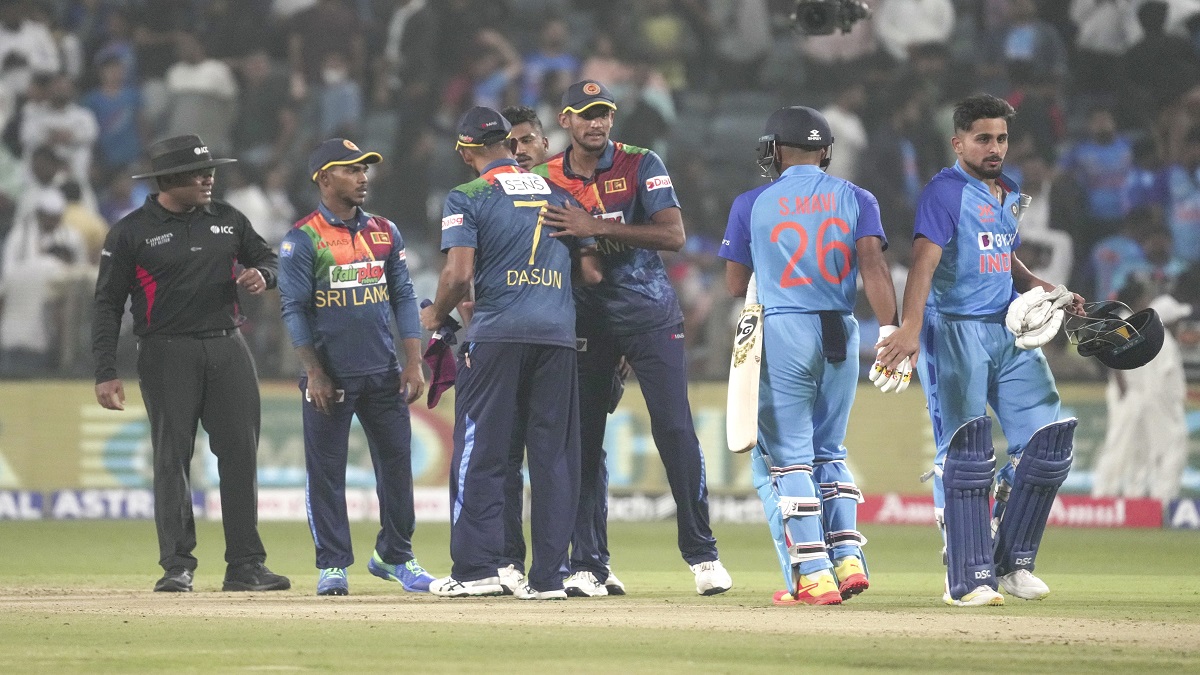 IND Vs SL 2nd T20 | शनाका और मेंडिस के अर्धशतक से श्रीलंका ने भारत को 16 रन से हराया