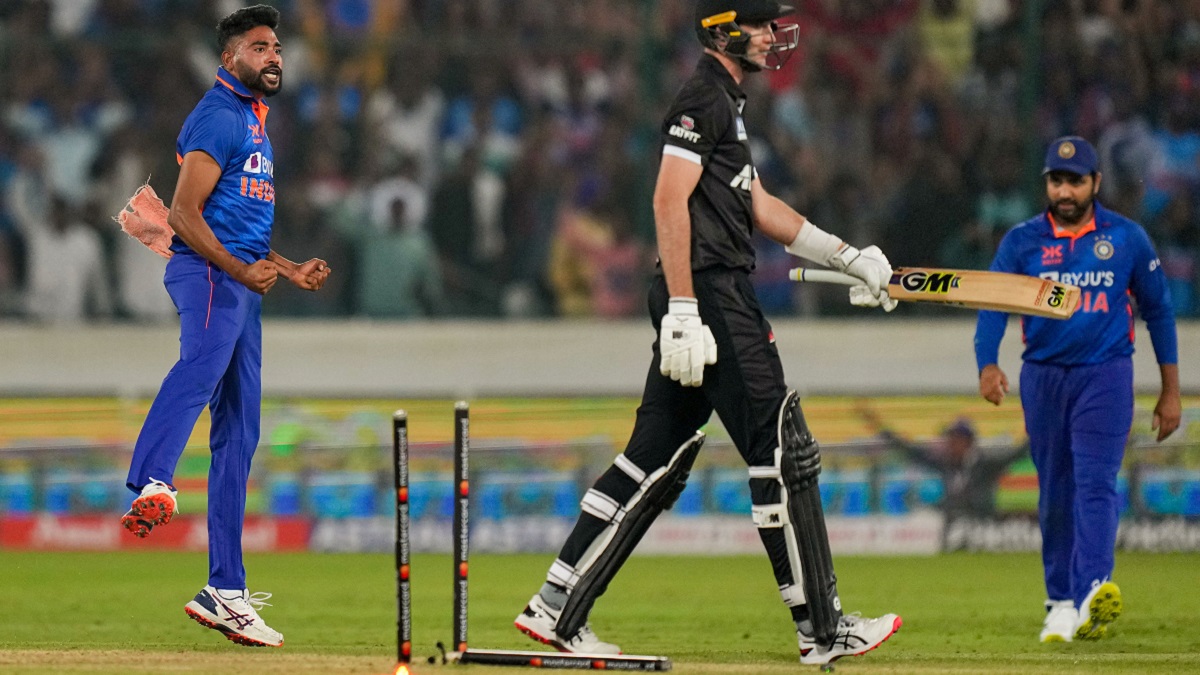 IND vs NZ 1ST ODI | पहले वनडे में चमके गिल और सिराज, रोमांचक मुकाबले में भारत ने न्यूजीलैंड को 13 रन से हराया