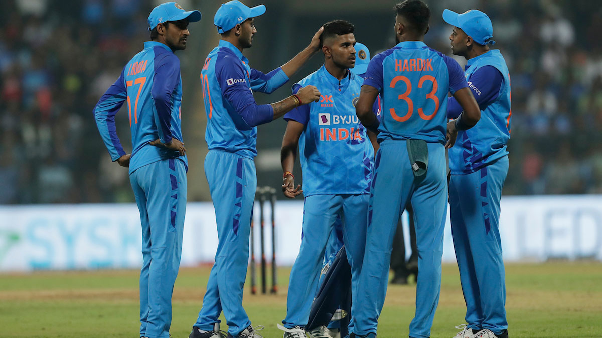 IND vs SL 1st T20 | डेब्यू मैच में शिवम मावी ने बिखेरी चमक, भारत ने रोमांचक मुकाबले में श्रीलंका को दो रन हराया