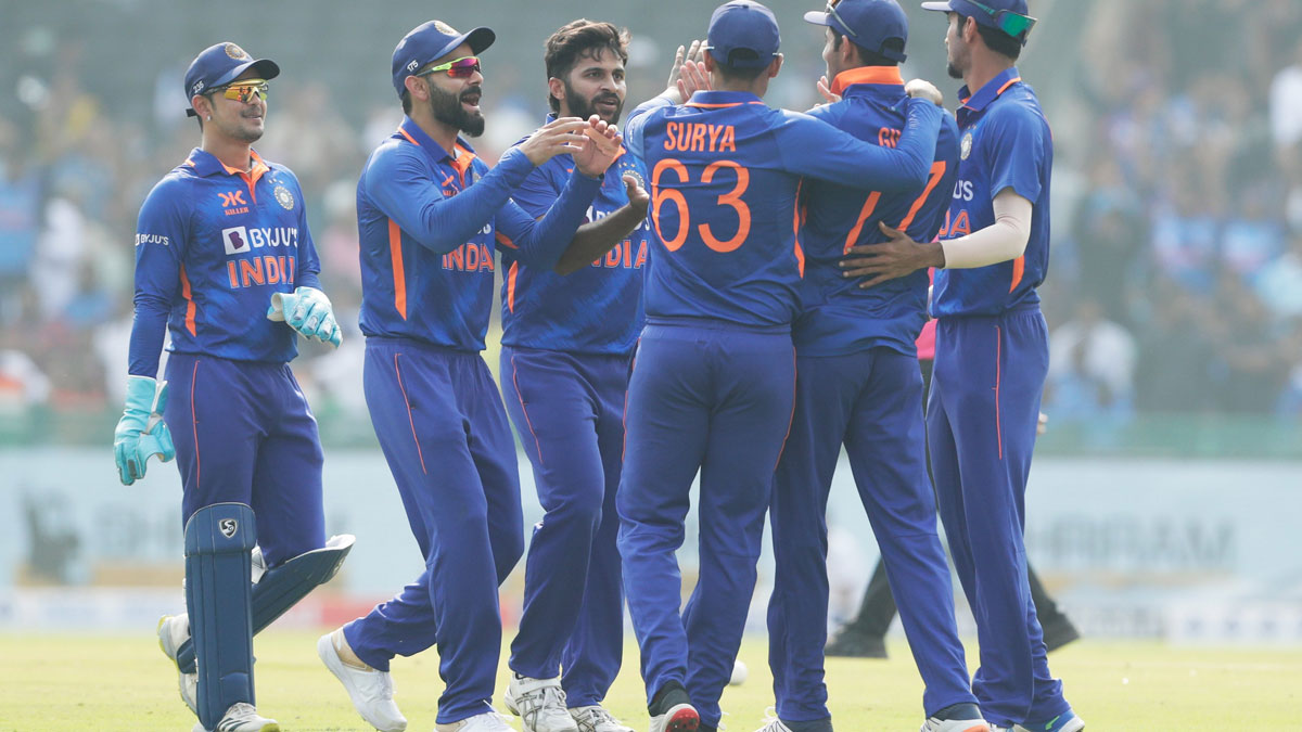 Ind vs NZ 2nd ODI | भारतीय गेंदबाजों के आगे पस्त हुए न्यूजीलैंड के बल्लेबाज, 108 रनों पर हुई ढेर