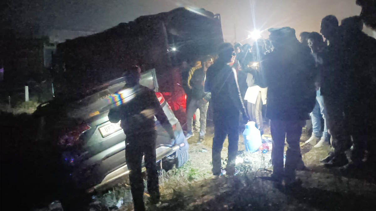 Lakhimpur Kheri | लखीमपुर खीरी में भीषण हादसा, सड़क दुर्घटना को देखने जमा हुई भीड़ पर चढ़ा दिया ट्रक, पांच की मौके पर मौत, 15 घायल