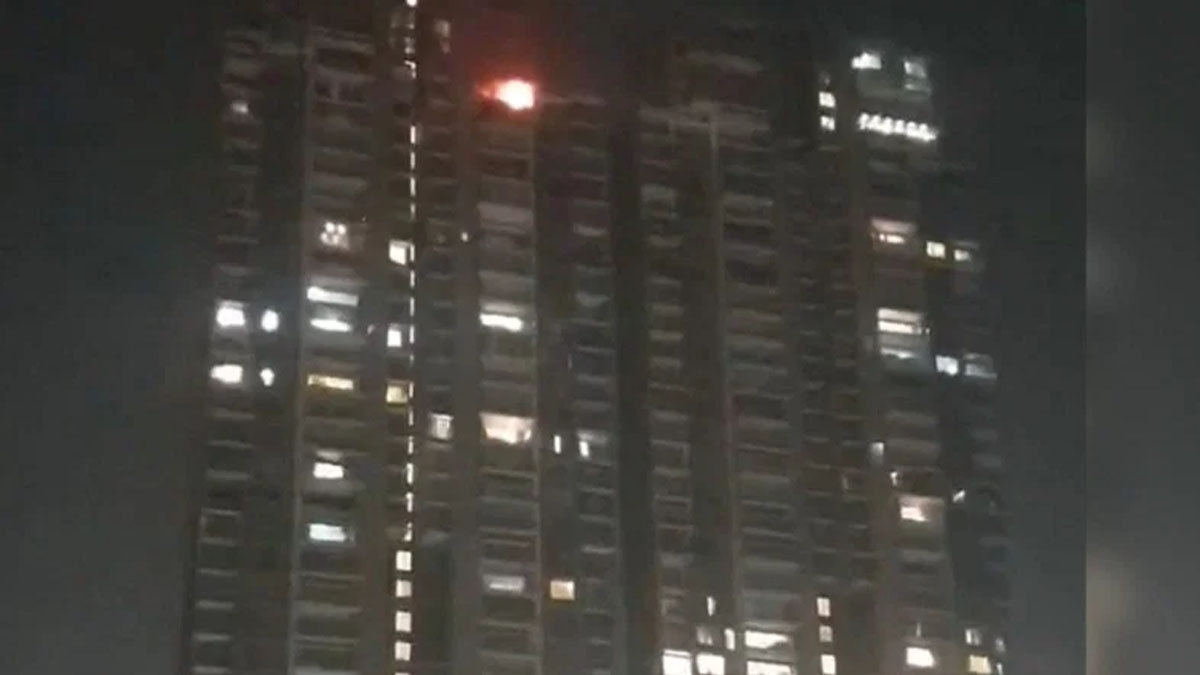 Mumbai Building Fire | मुंबई में बहुमंज़िला इमारत की 22वीं मंजिल पर लगी आग, कोई हताहत नहीं