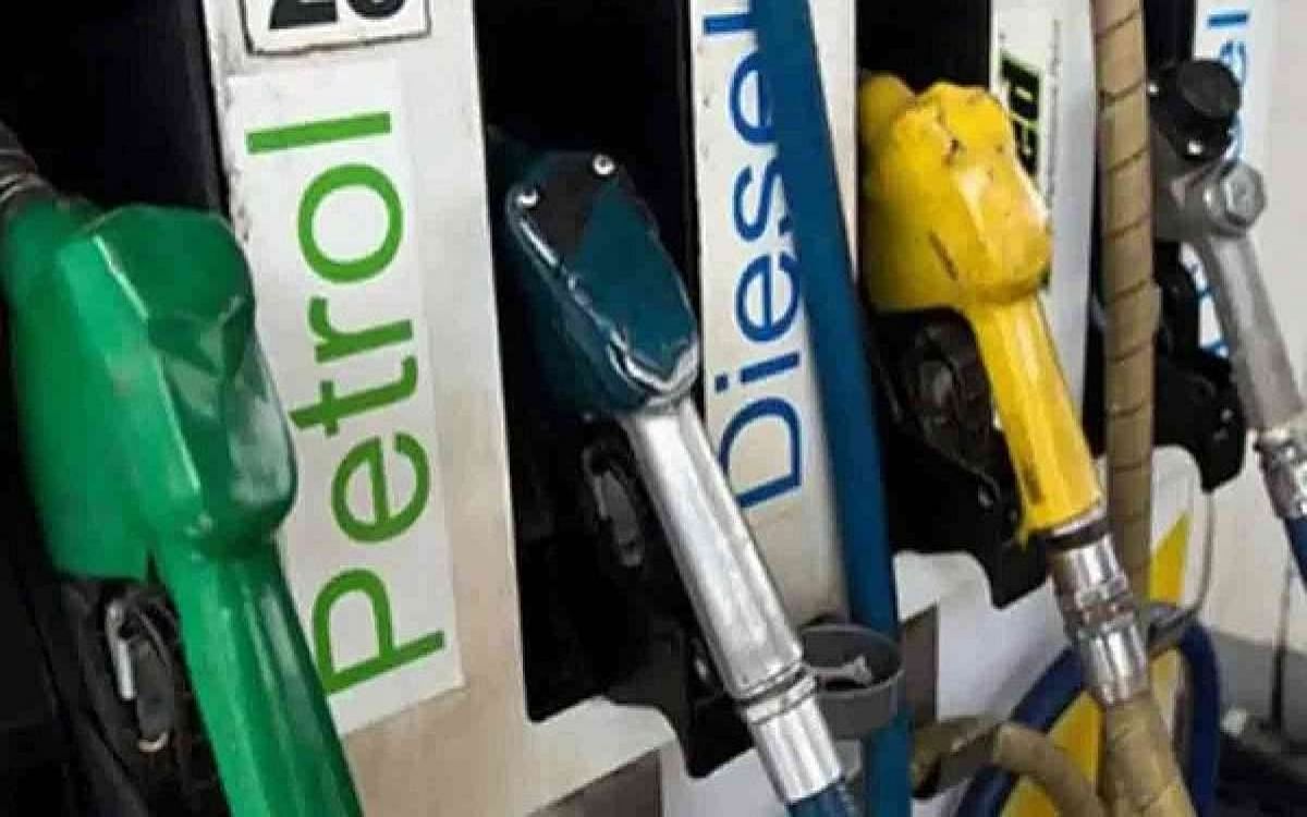 Petrol Diesel Price: 100 के पेट्रोल पर 10 रुपये का मुनाफा कमा रहीं तेल कंपनियां, डीजल पर 6.5 रुपये का नुकसान