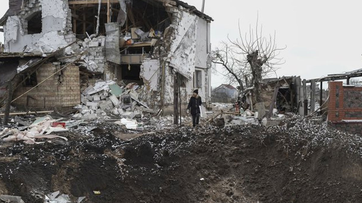 Russia Ukraine War | यूक्रेन को सैन्य मदद के एलान से रूस भड़का, 24 घंटे में यूक्रेन पर दागीं 55 मिसाइलें, 11 की मौत, 35 इमारतें तबाह