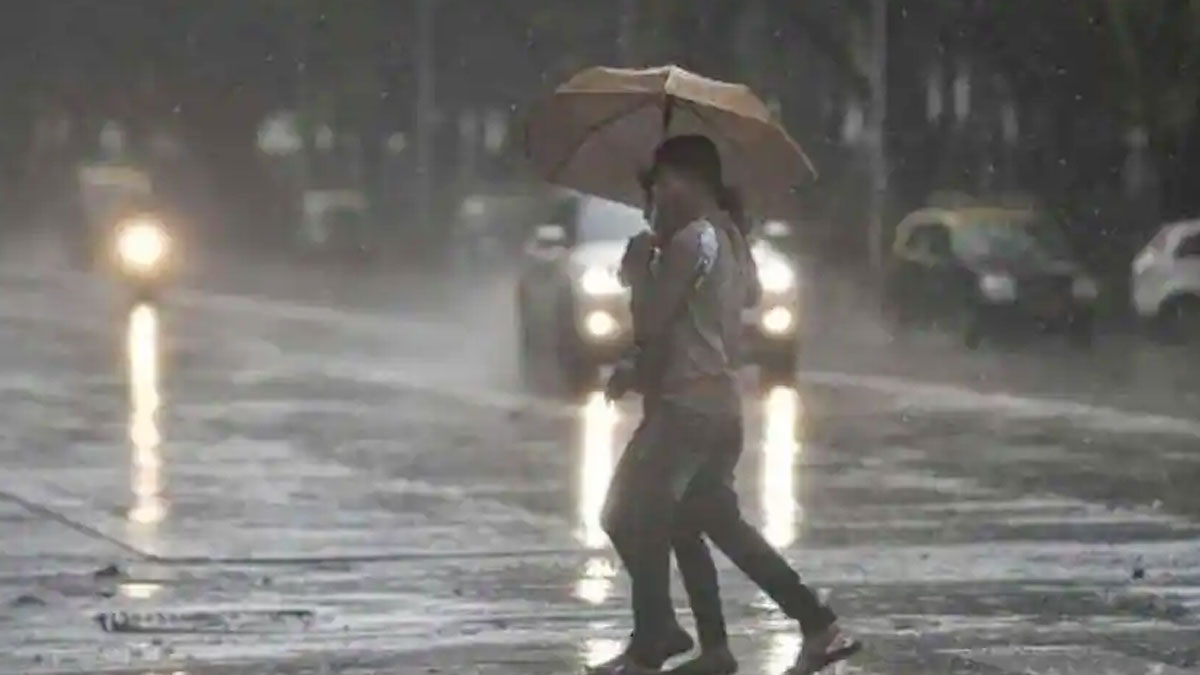 Weather Update | दिल्ली-NCR में रात भर हुई बारिश, कांपेगा उत्तर भारत, जानें आज के मौसम का हाल