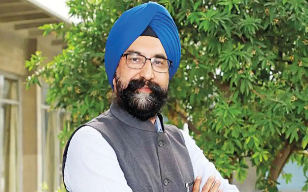 amul md r s sodhi resigned jayen mehta took temporary charge sbh