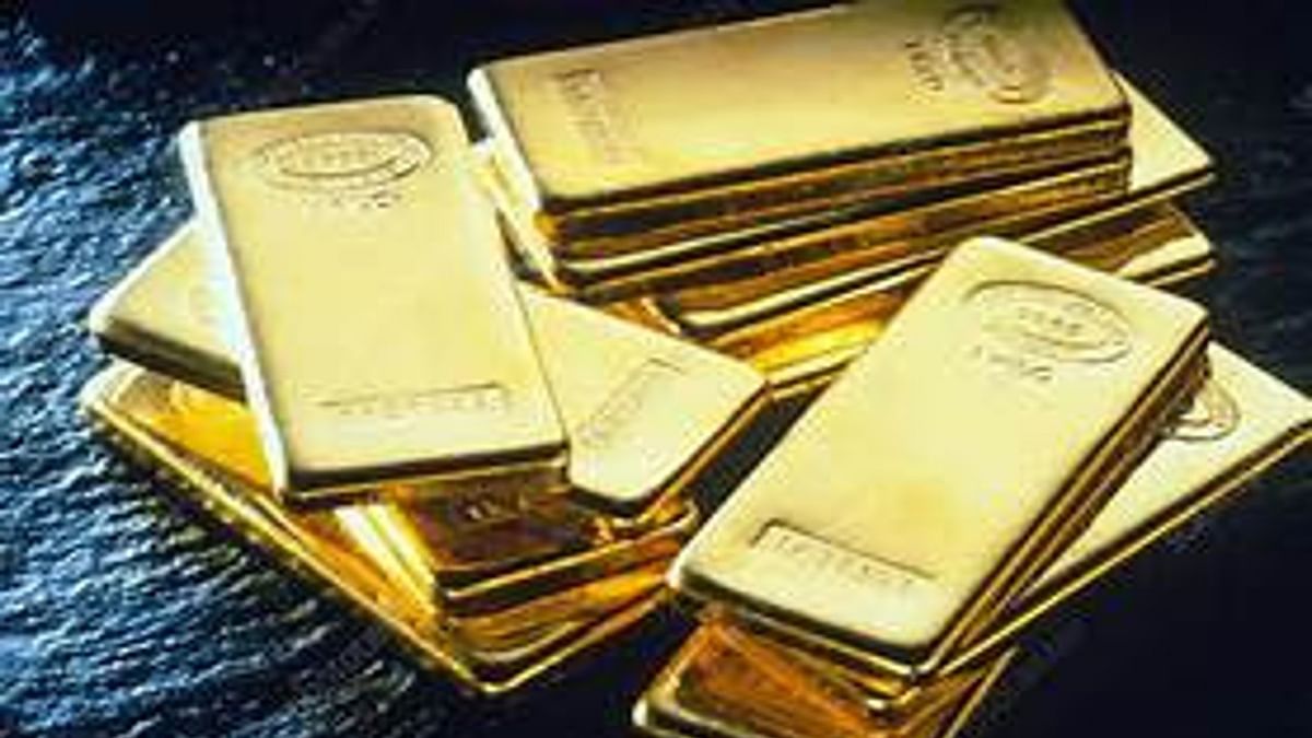 gold became cheaper by more than rs 200 silver also fell by more than rs 1400 vwt