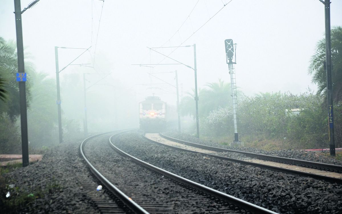 irctc indian railway 13 trains delayed due to dense fog 297 canceled check list before traveling avd
