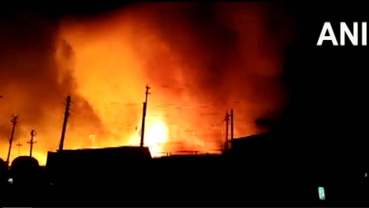 Assam Fire | असम: जोरहाट के चौक बाजार में लगी भयानक आग, 100 से ज्यादा दुकानें जलकर खाक