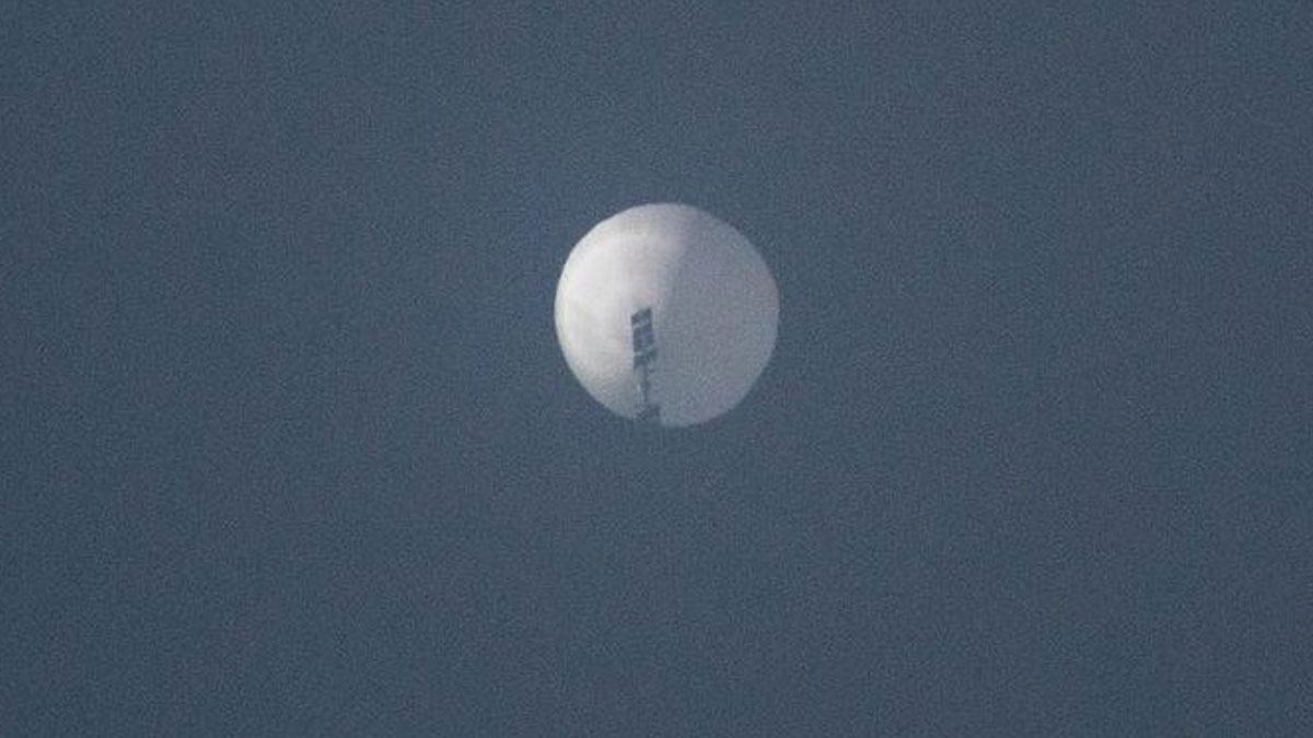 Chinese spy balloon in US | क्या चीन करेगा अमेरिका पर हमला? हवाई क्षेत्र में दिखा चीनी जासूसी गुब्बारा